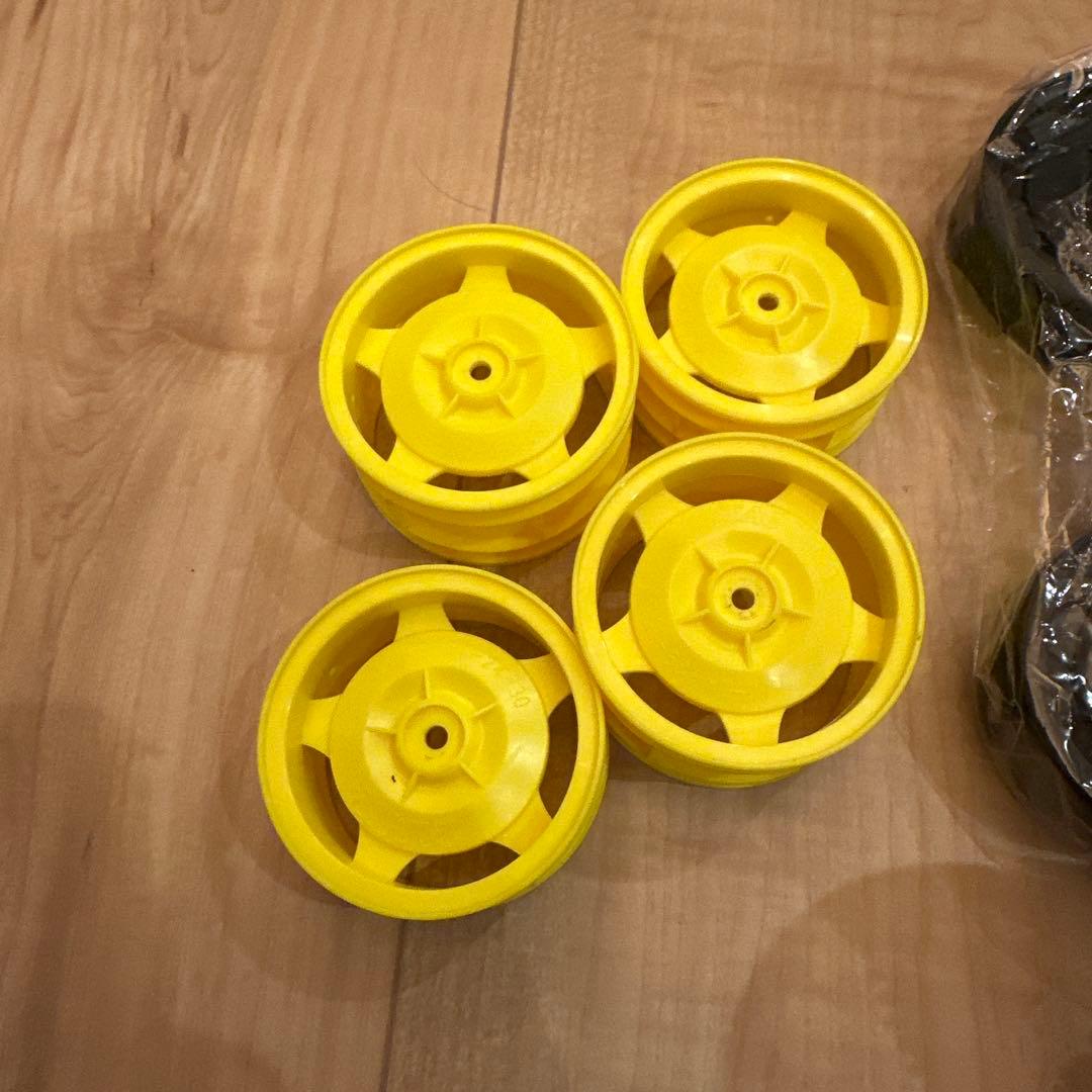 タミヤ　バギー用　スパイクタイヤセット 黒・黄・白