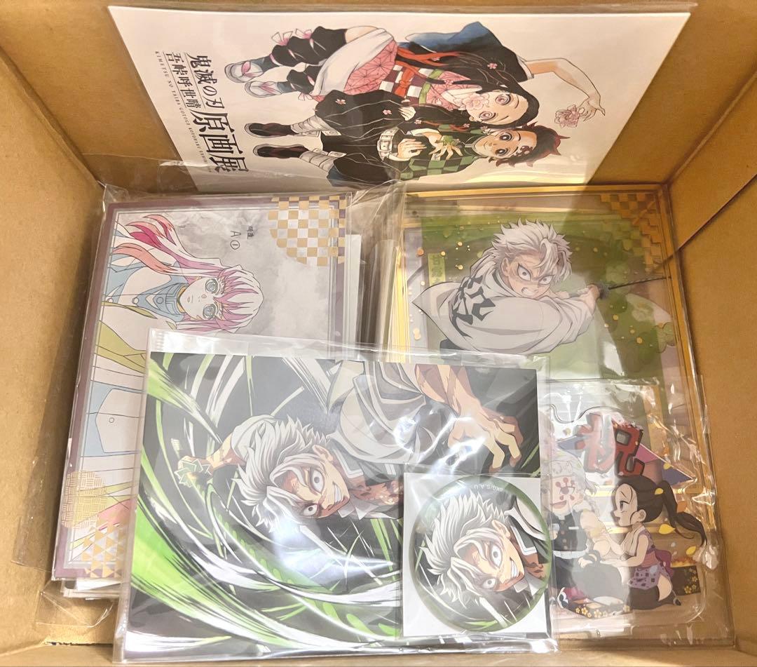 鬼滅の刃　缶バッジ　ポストカード　アクリルスタンドなど　200点以上　まとめ売り