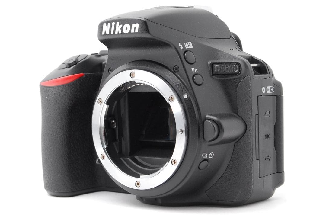 【極上品】Nikon D5600　WiFi　スマホ転送　自撮り　フルHD動画