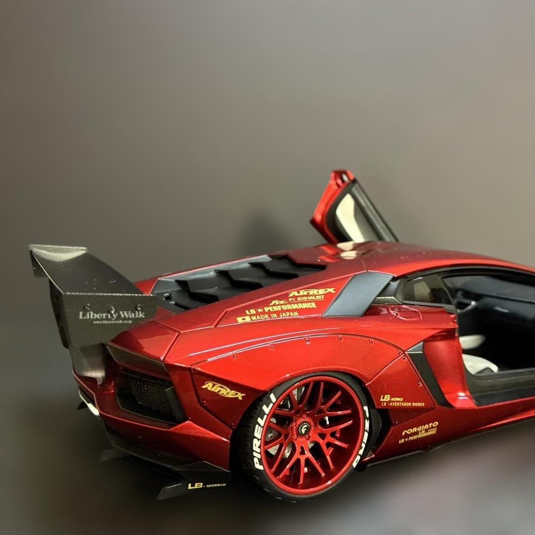 031 LBWK ランボルギーニ アヴェンタドール 1/18ミニカー
