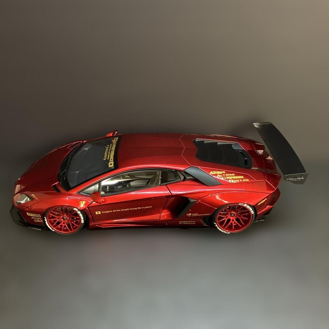 031 LBWK ランボルギーニ アヴェンタドール 1/18ミニカー
