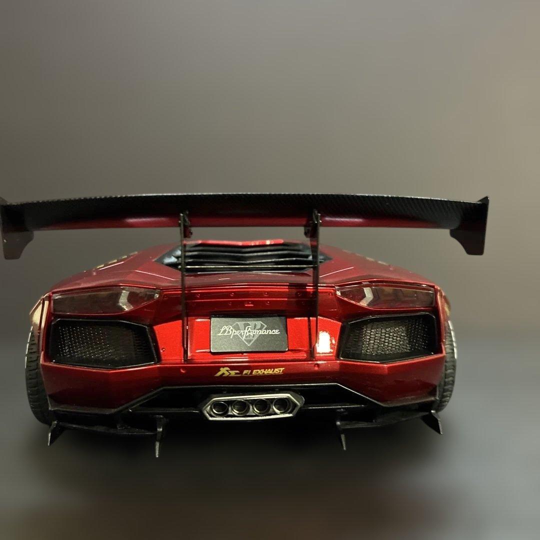 031 LBWK ランボルギーニ アヴェンタドール 1/18ミニカー