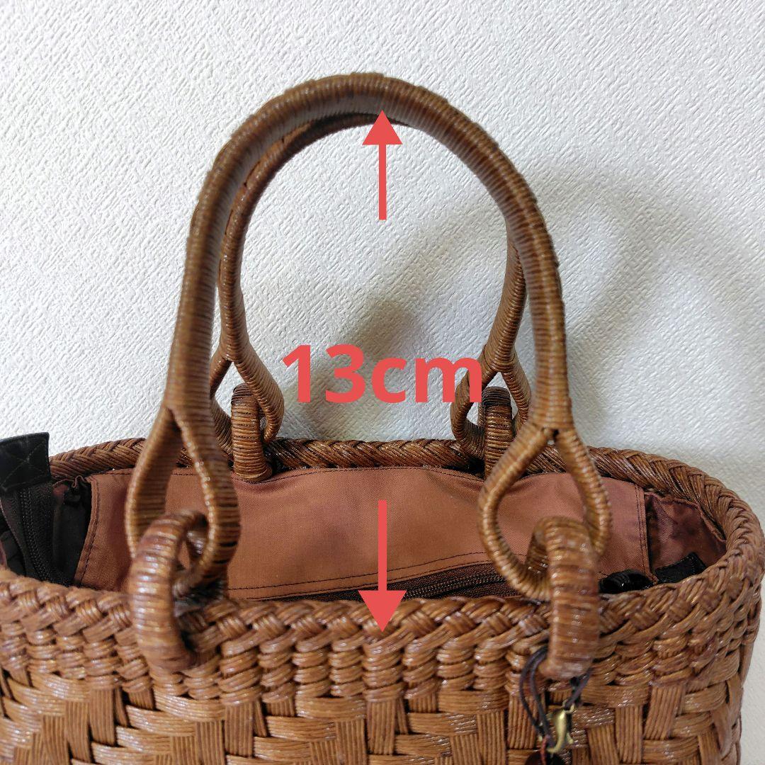 クラフトで作った山葡萄風網代編みかごバッグ（チャーム付ファスナー付き蓋）