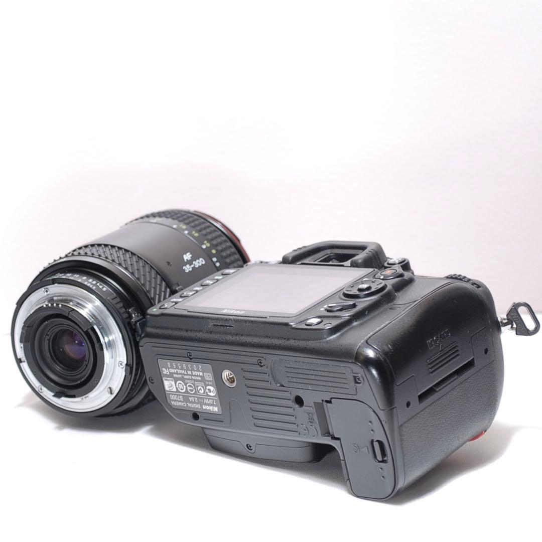 1本で近くから遠くまで✨Nikon D7000✨バッテリー２個付き✨簡単操作✨