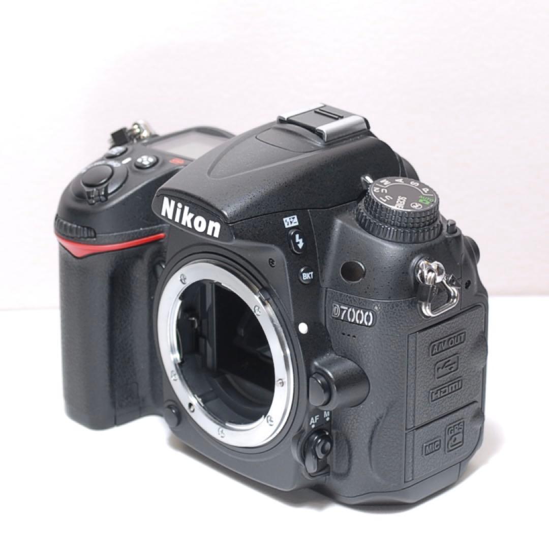 1本で近くから遠くまで✨Nikon D7000✨バッテリー２個付き✨簡単操作✨