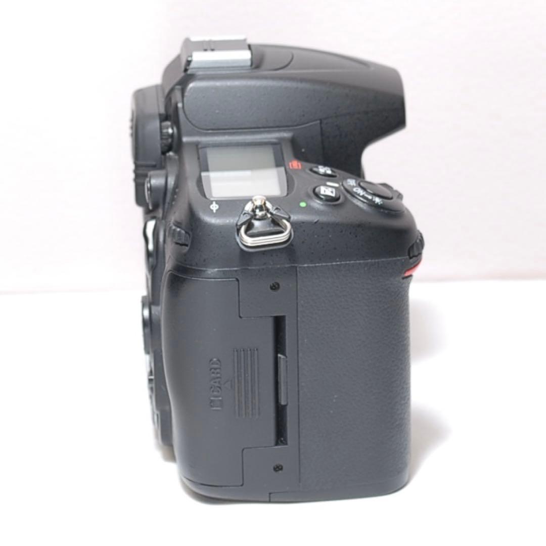 1本で近くから遠くまで✨Nikon D7000✨バッテリー２個付き✨簡単操作✨