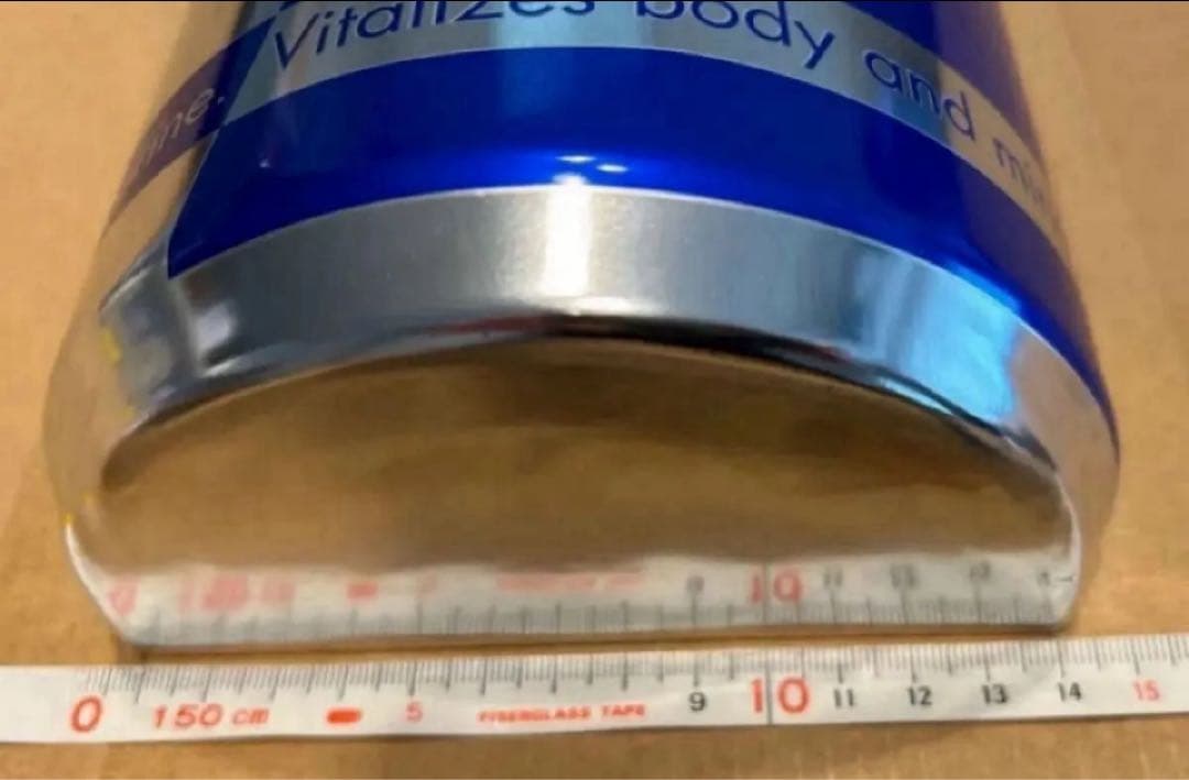 Red Bull！ 非売品！『新品』『壁掛けエナジードリンク缶型オブジェ』