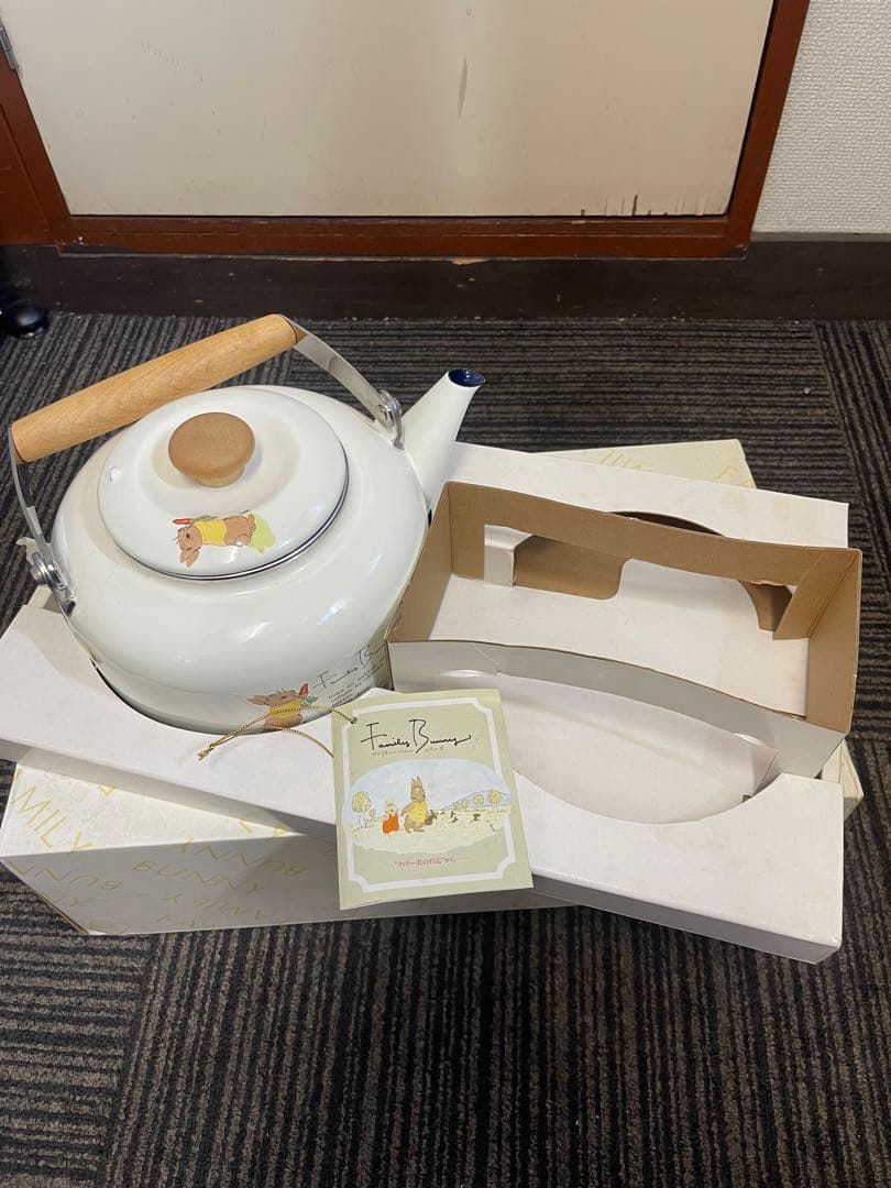 未使用 Family Bunny（ファミリーバニー）ホーローケトルです。