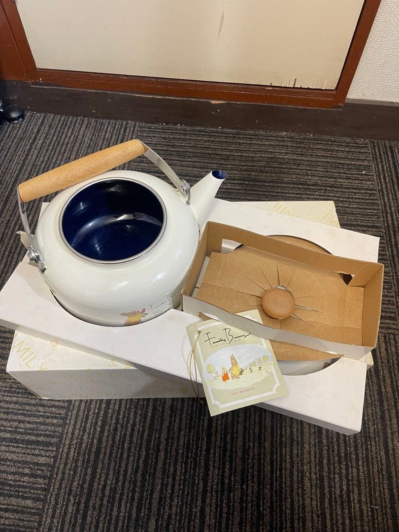 未使用 Family Bunny（ファミリーバニー）ホーローケトルです。