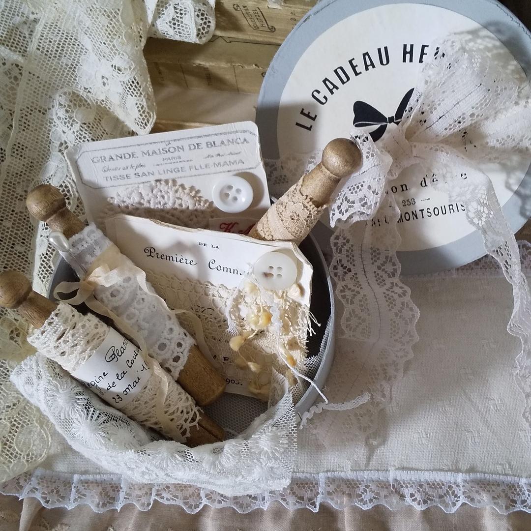 **ブルーグレイの丸箱&変わり糸巻き3本**