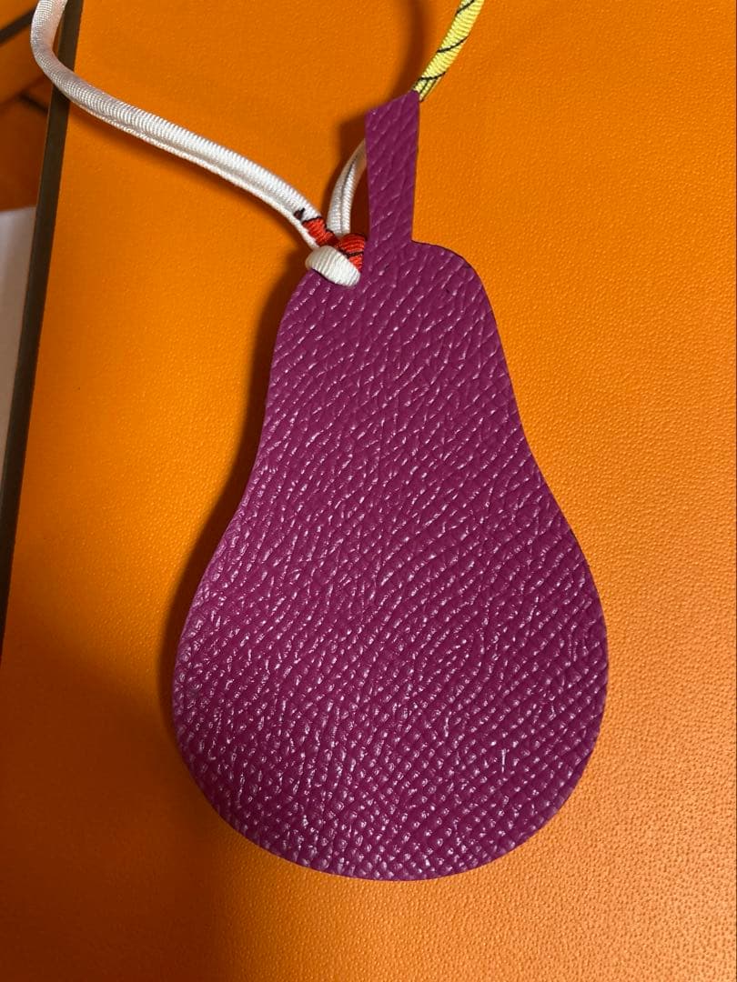 本革オーダーメイド手作りバッグチャーム　洋梨　さくらピンク