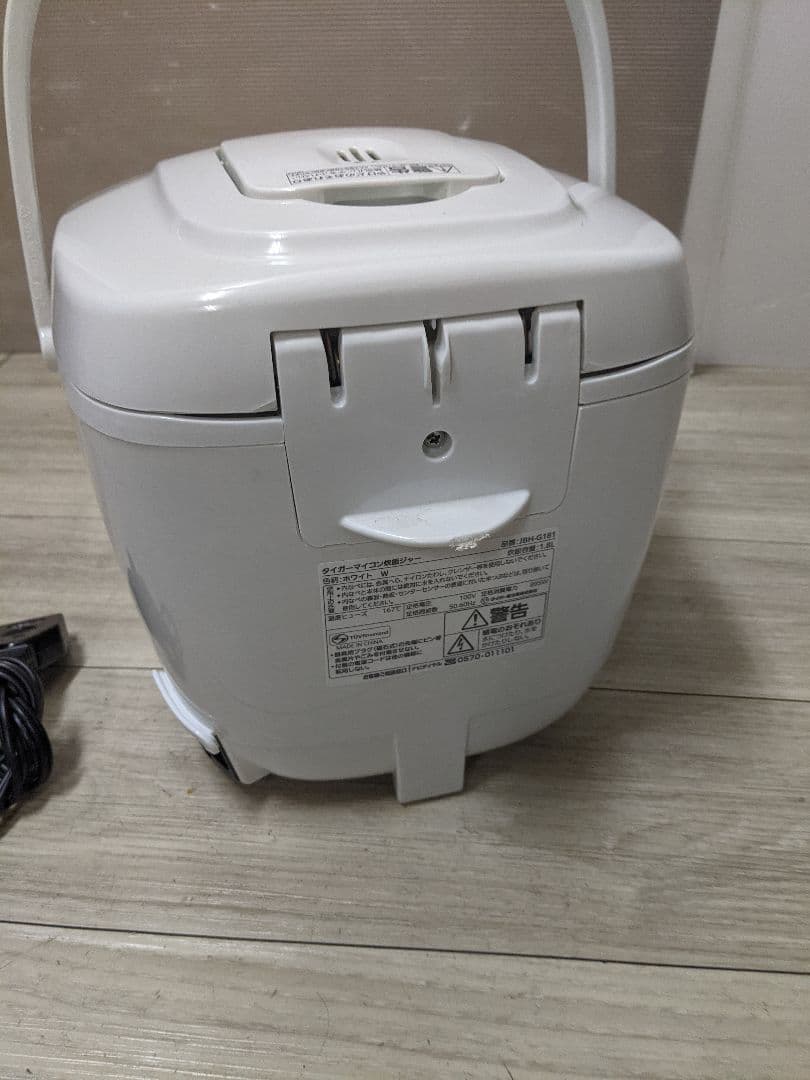 タイガー 炊飯器 1升 マイコン式 JBH-G181W ホワイト　2024年製