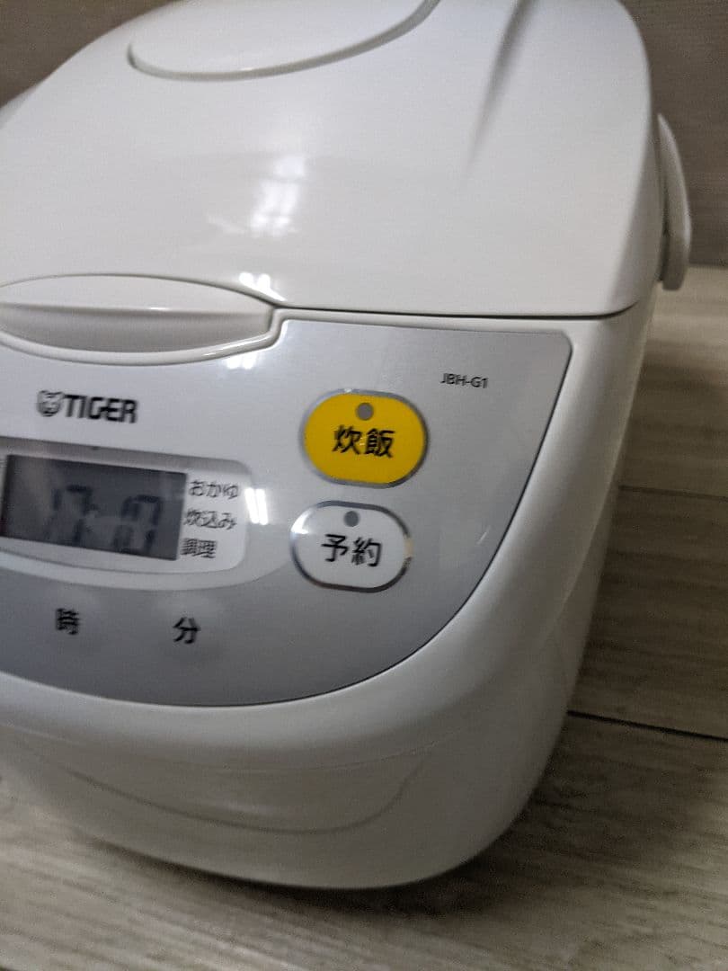 タイガー 炊飯器 1升 マイコン式 JBH-G181W ホワイト　2024年製