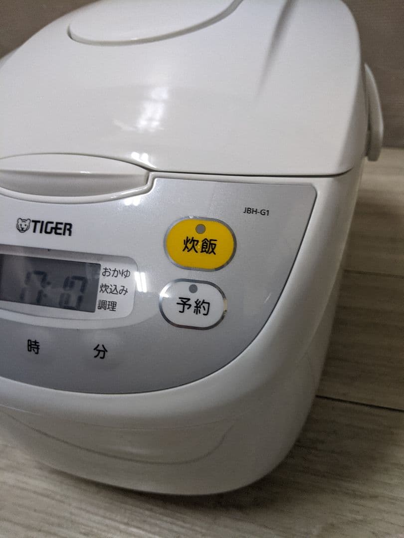 タイガー 炊飯器 1升 マイコン式 JBH-G181W ホワイト　2024年製