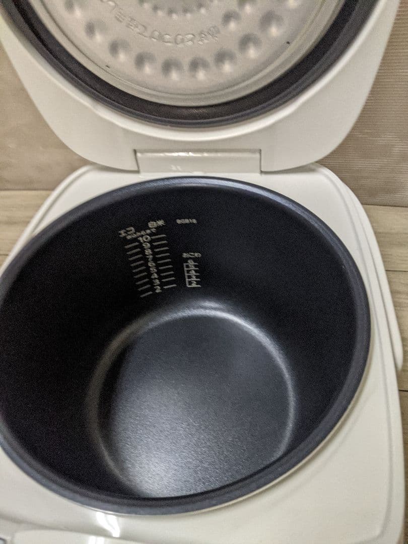 タイガー 炊飯器 1升 マイコン式 JBH-G181W ホワイト　2024年製