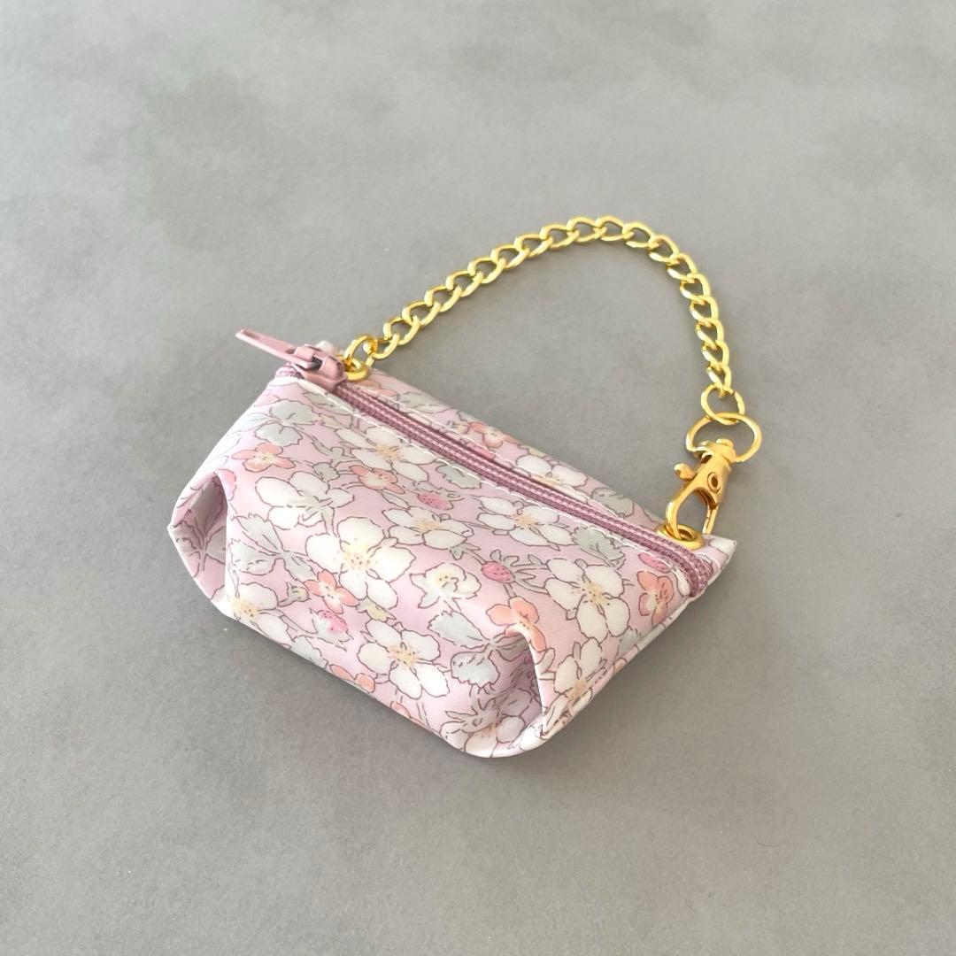 リバティ ラミネート チャームポーチ〈ペイザンヌブロッサム〉ピンクキャンディ