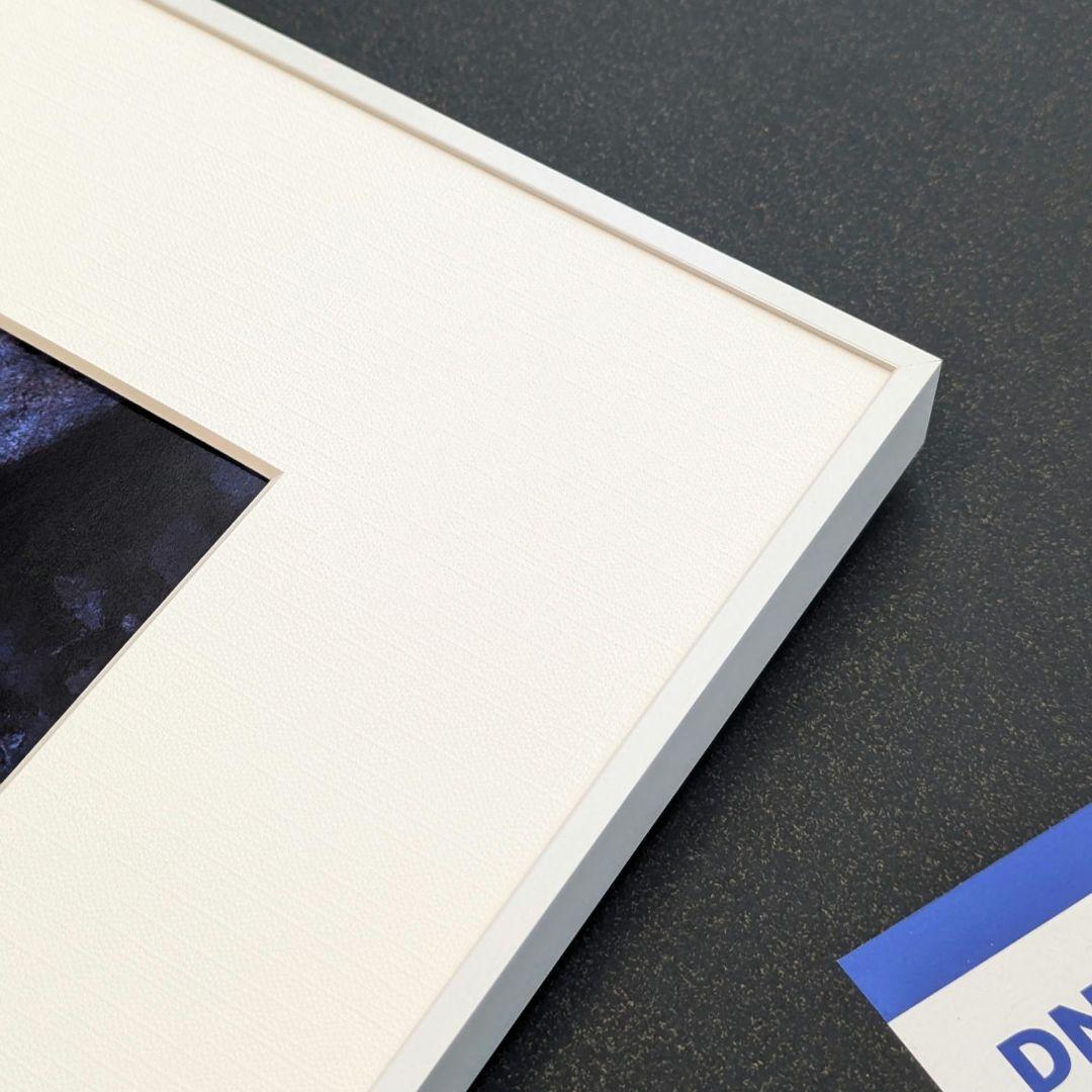 DNP アルミ額縁 「NEW 画廊」（四切／ホワイト）剱岳　写真