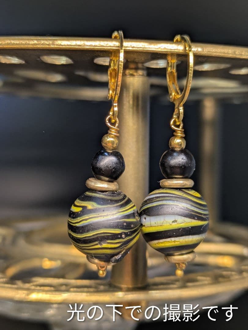 タイ山岳民族アンティークビーズと ボヘミアアンティークビーズのピアス。