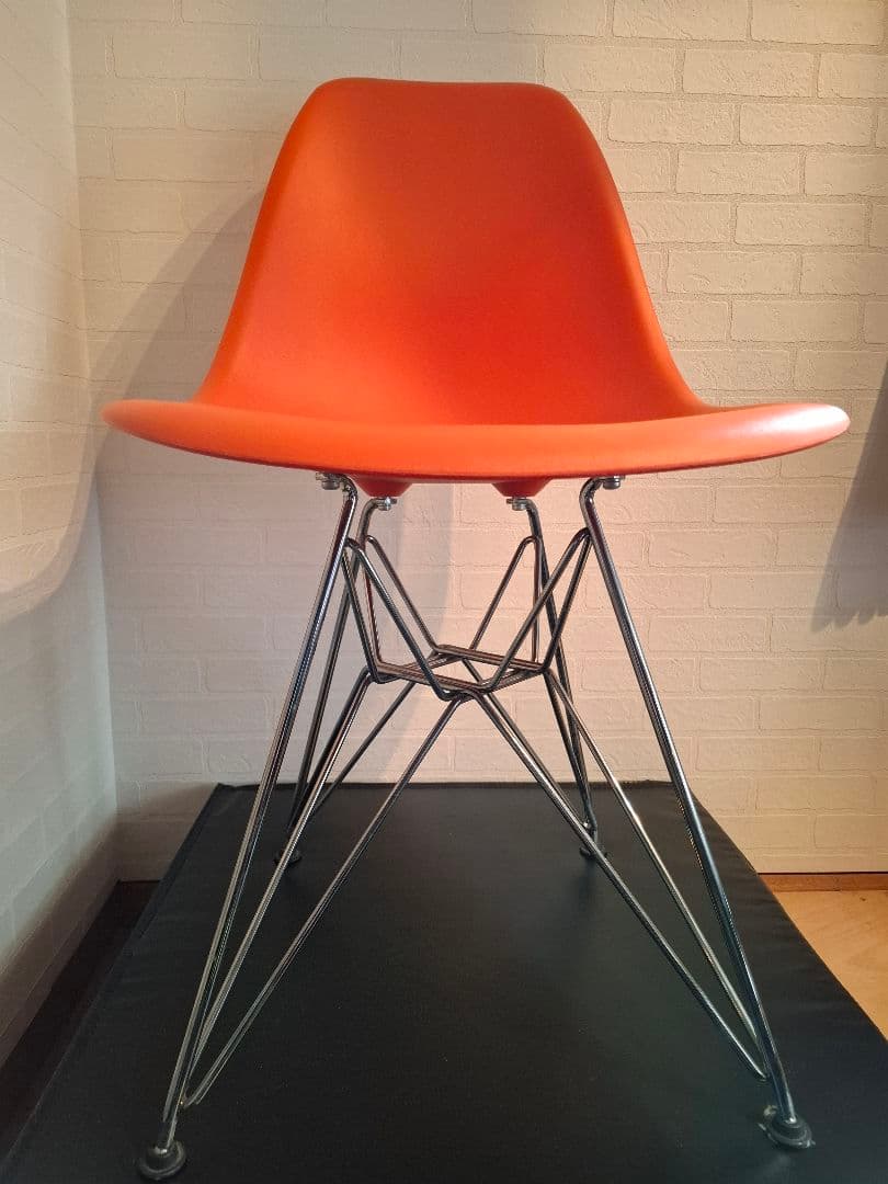 イ－ムズチェアオレンジ エッフェルベース