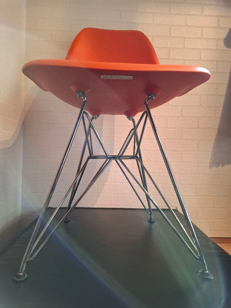 イ－ムズチェアオレンジ エッフェルベース