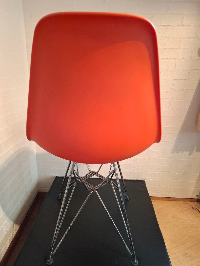 イ－ムズチェアオレンジ エッフェルベース