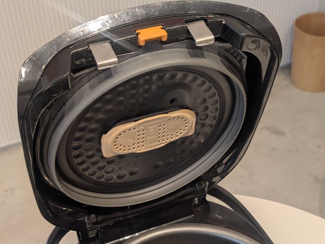 炊飯器 10号炊き Zojirushi NP-ZX18 黒