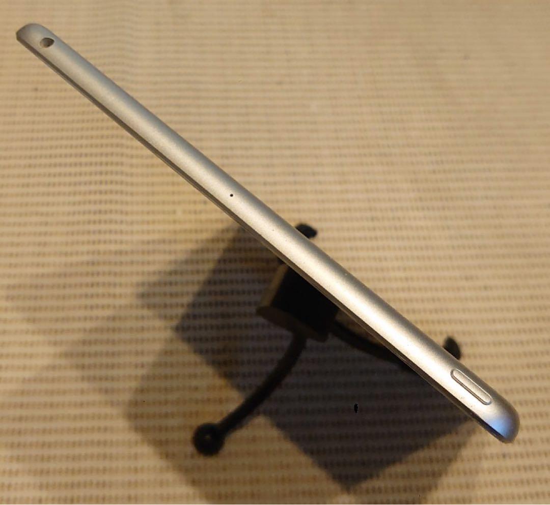 完動品iPad第6世代(A1893)本体128GBシルバー送料込RJF8N