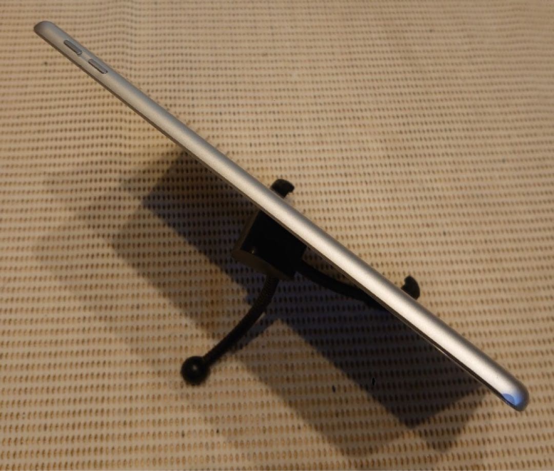 完動品iPad第6世代(A1893)本体128GBシルバー送料込RJF8N