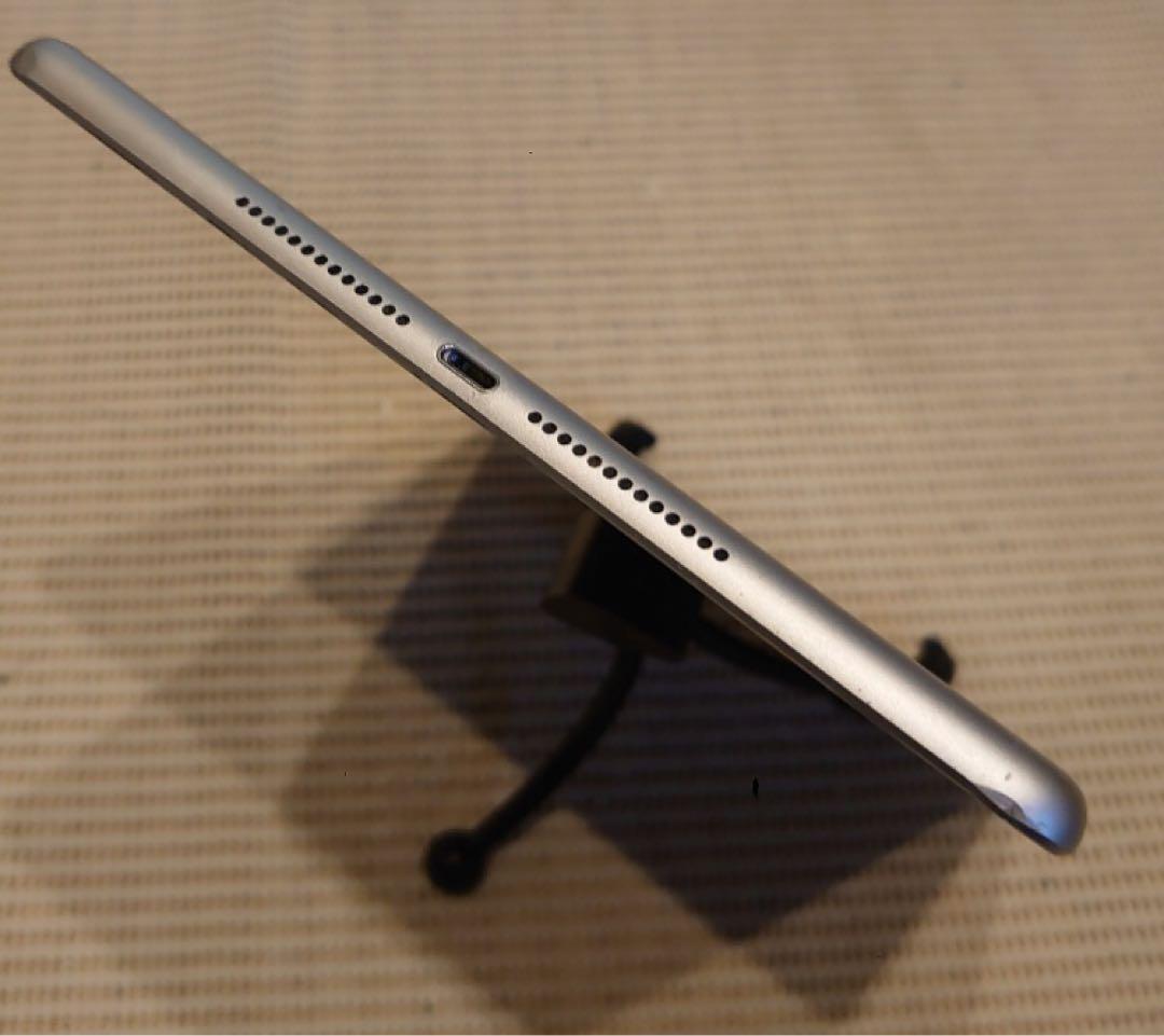 完動品iPad第6世代(A1893)本体128GBシルバー送料込RJF8N
