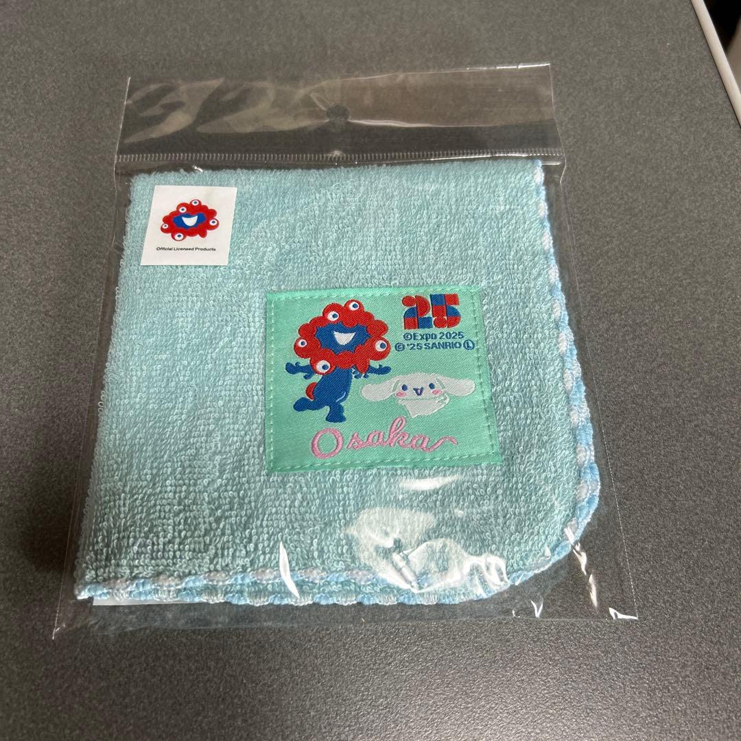 ミャクミャク✖︎キティちゃん✖︎シナモン　サンリオ　　ハンカチ 約25cm✖︎25㎝