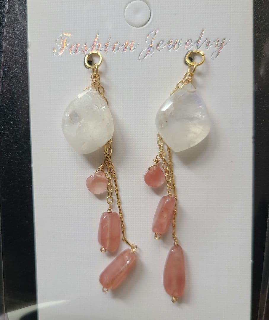 【きーん】【D-16-①】ピアス ホワイトムーンストーン、ガーネット