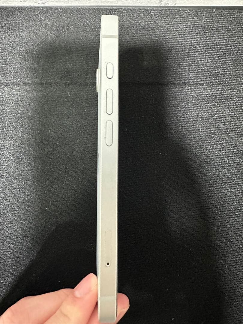 iPhone16e 128GB 本体