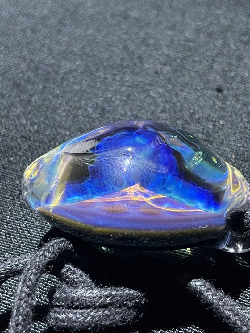 ガラス製紫青ペンダント