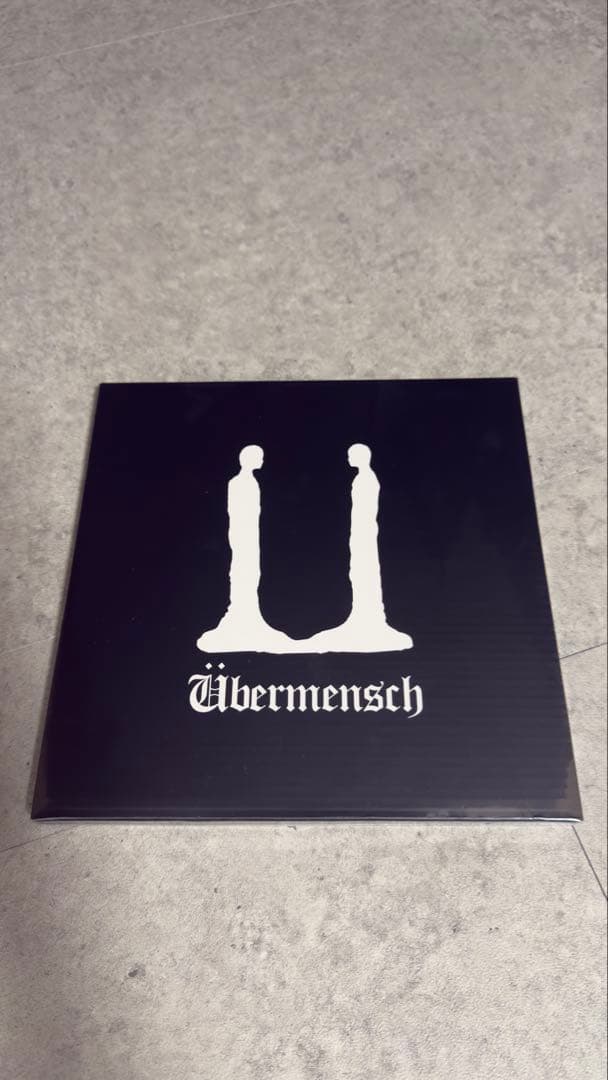 【新品】G-DRAGON 展示会：Ubermensch スカーフ
