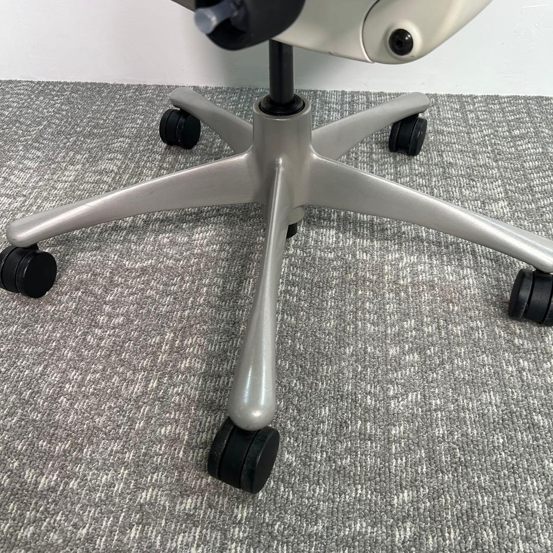 J エンボディチェア ハーマンミラー ホワイト Embody ブルー系