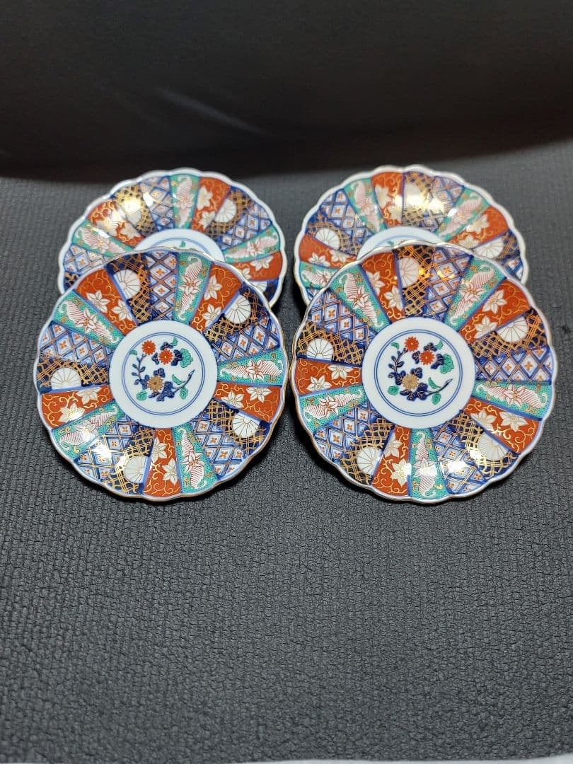 有田焼 葵窯　琳派 古伊万里様式 金彩菊紋 中皿４枚