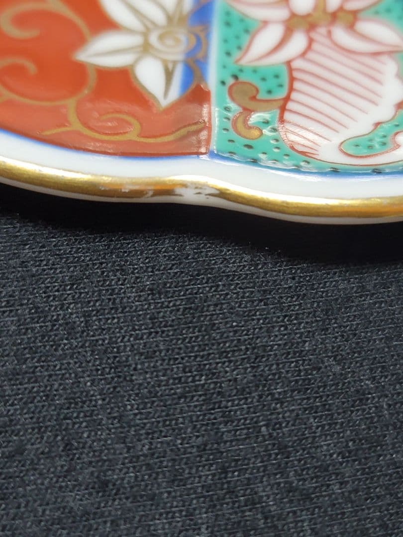 有田焼 葵窯　琳派 古伊万里様式 金彩菊紋 中皿４枚