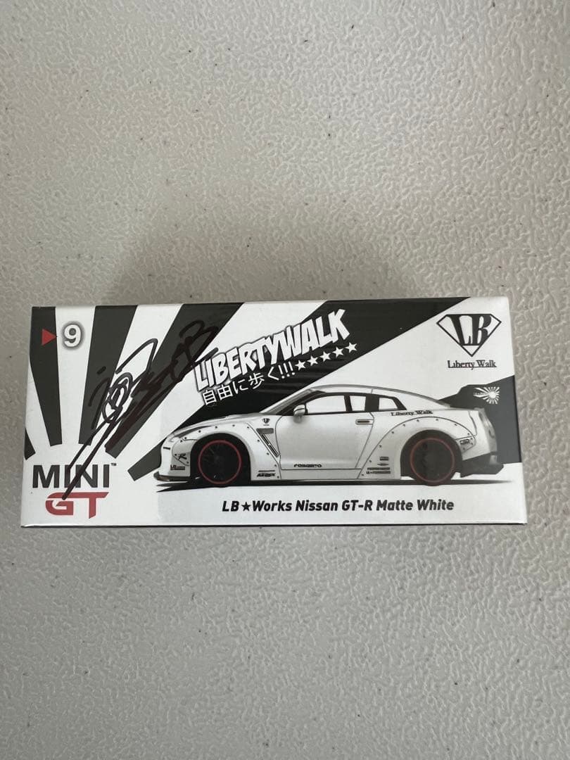 LB★WORKS Nissan GT-R ミニカー 2台セットサイン入り