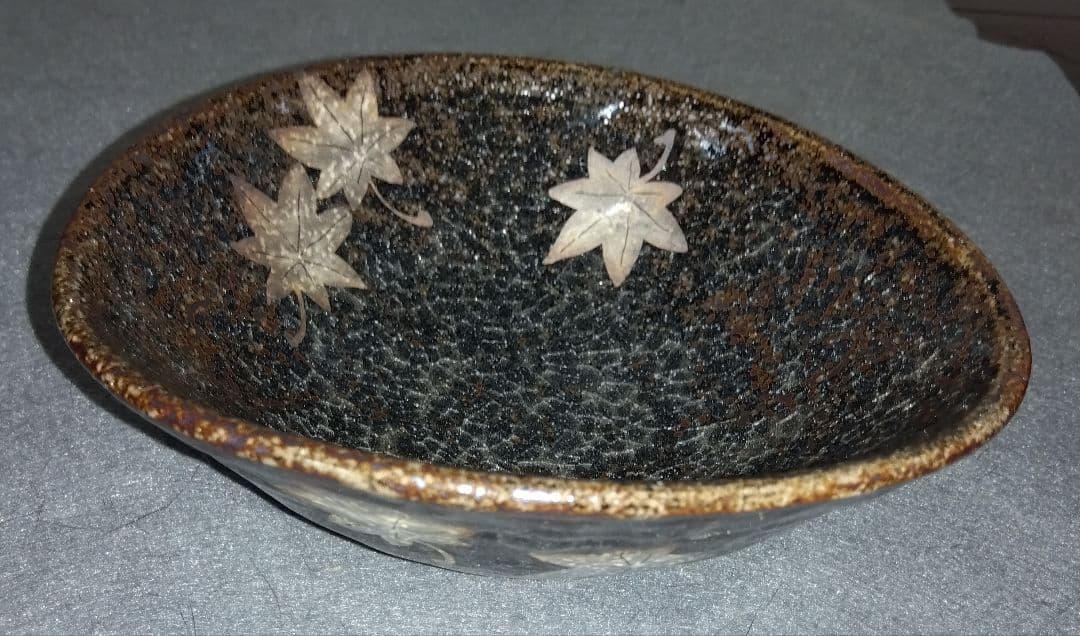 美濃焼の名工 三浦繁久作品　鼠志野紅葉紋様の向付け中鉢と中皿と大皿 の三種類