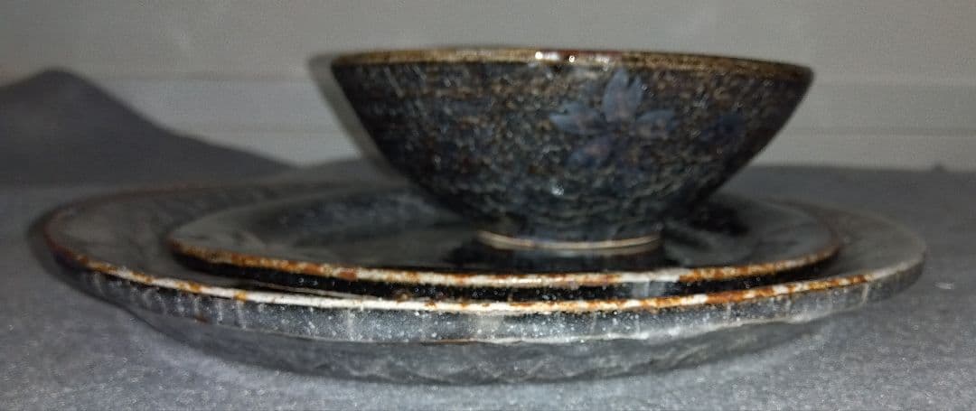 美濃焼の名工 三浦繁久作品　鼠志野紅葉紋様の向付け中鉢と中皿と大皿 の三種類