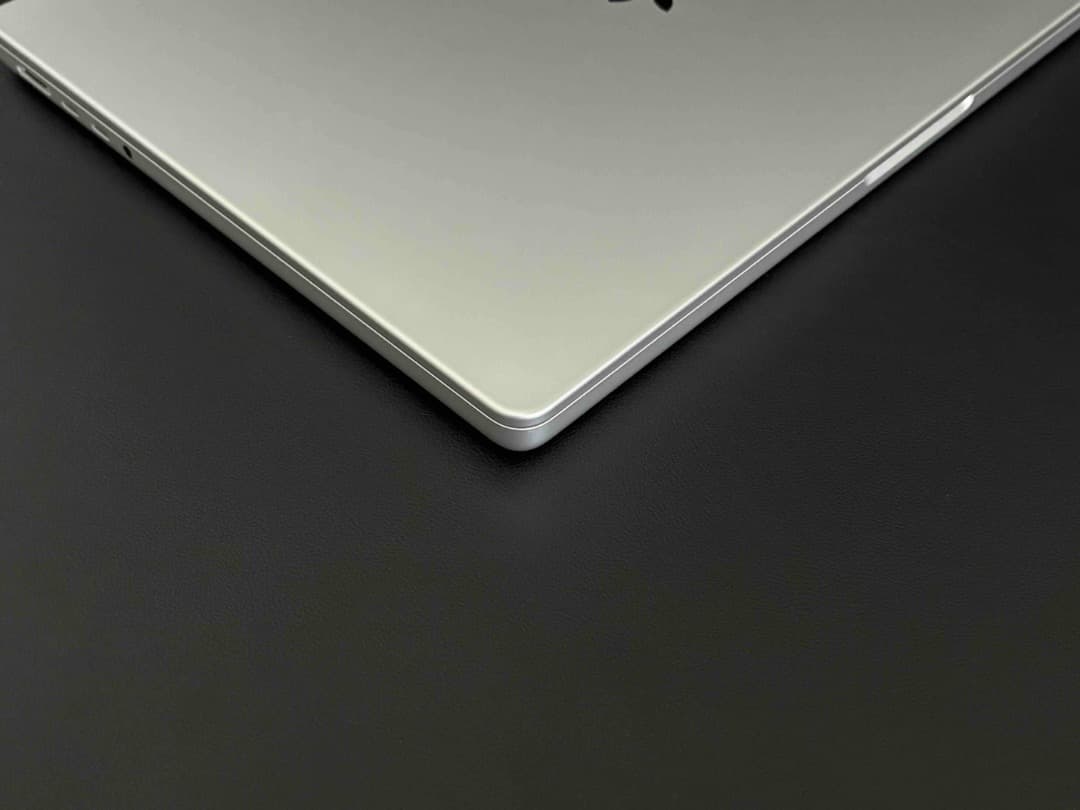 【美品】MacBook Pro (14㌅, M3, Nov2023)バッテリー◎