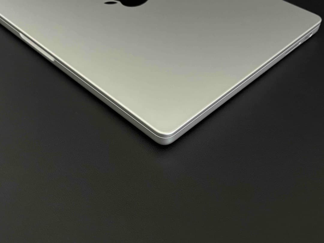 【美品】MacBook Pro (14㌅, M3, Nov2023)バッテリー◎