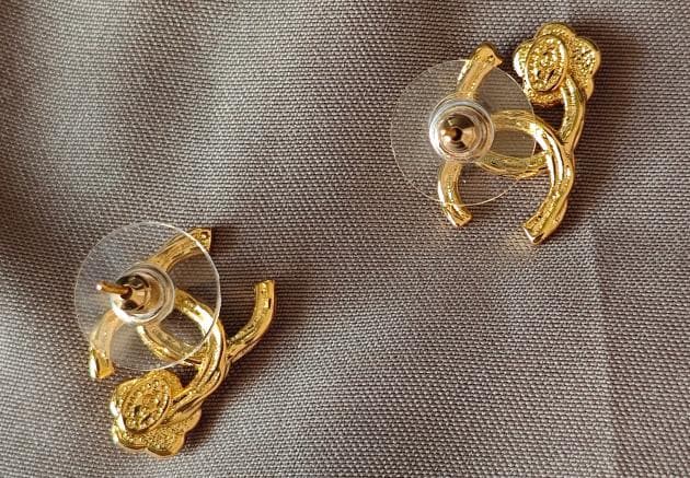 ココマーク カメリア ピアス ゴールド アクセサリー