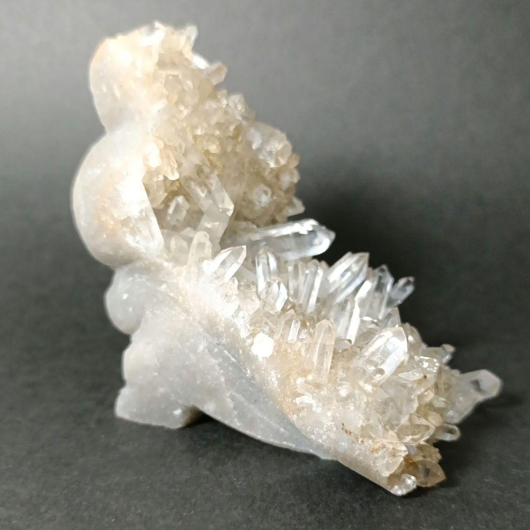 うさぎ 兎　怪獣　水晶クラスター　クリスタル　彫刻　天然石　パワーストーン　置物