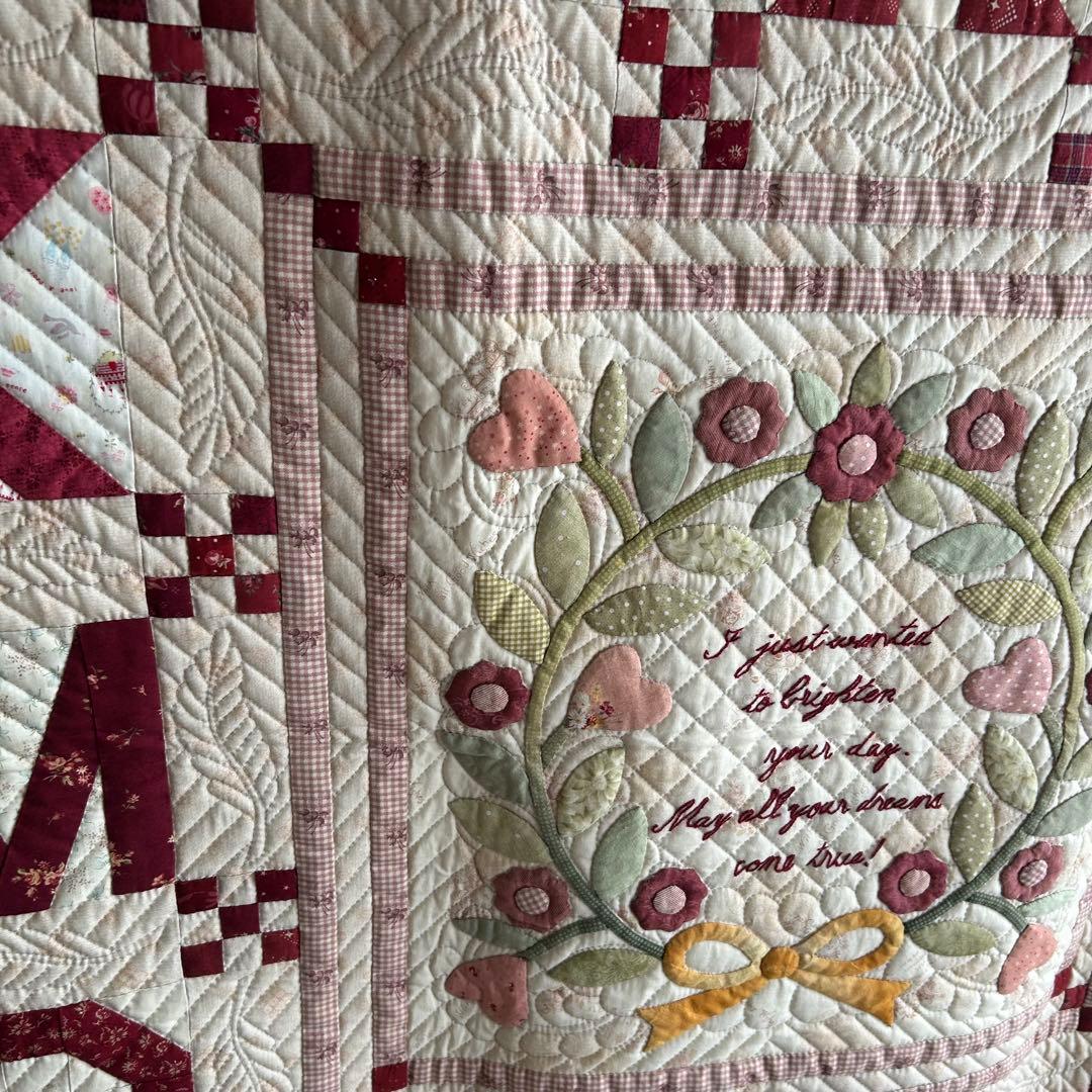 ハンドメイド パッチワークアルファベットと花のメッセージキルト