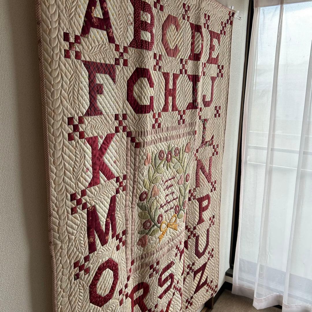 ハンドメイド パッチワークアルファベットと花のメッセージキルト