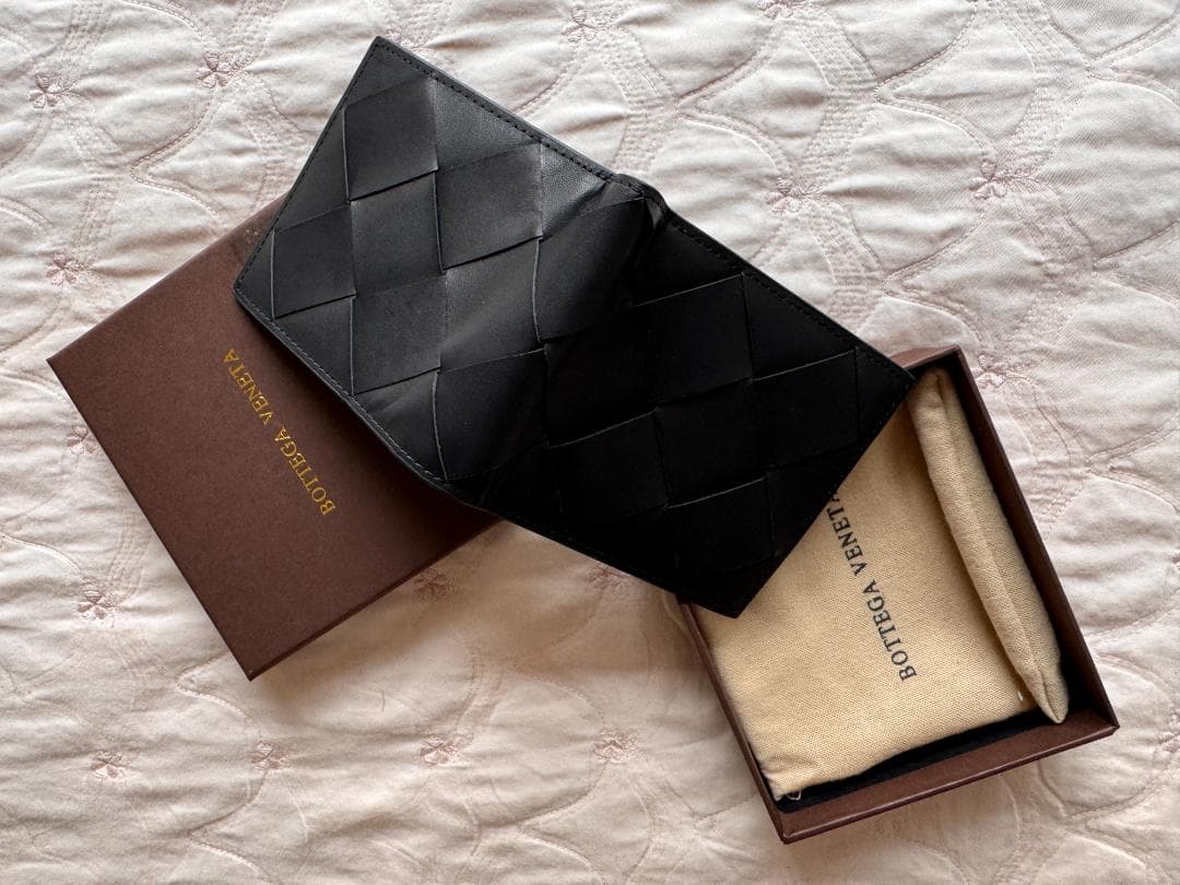 イントレチャートレザー二つ折り財布 ブラック 未使用品 箱・布袋付き