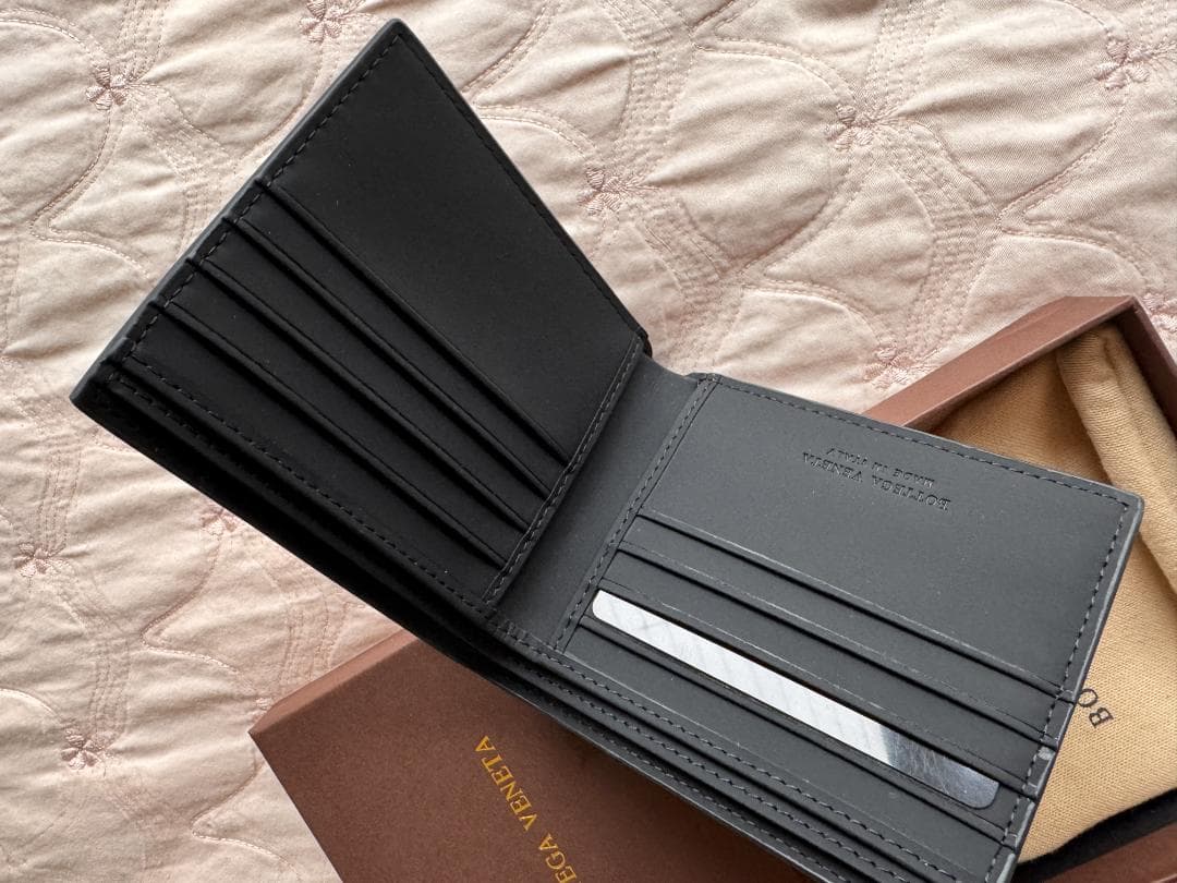 イントレチャートレザー二つ折り財布 ブラック 未使用品 箱・布袋付き