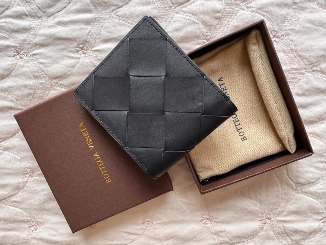 イントレチャートレザー二つ折り財布 ブラック 未使用品 箱・布袋付き