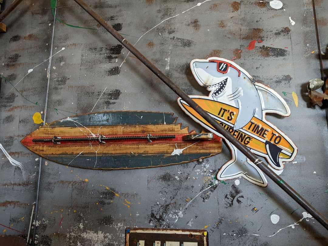 アメリカンヴィンテージ 壁掛け看板とアクセサリーホルダー ハンガーロッド